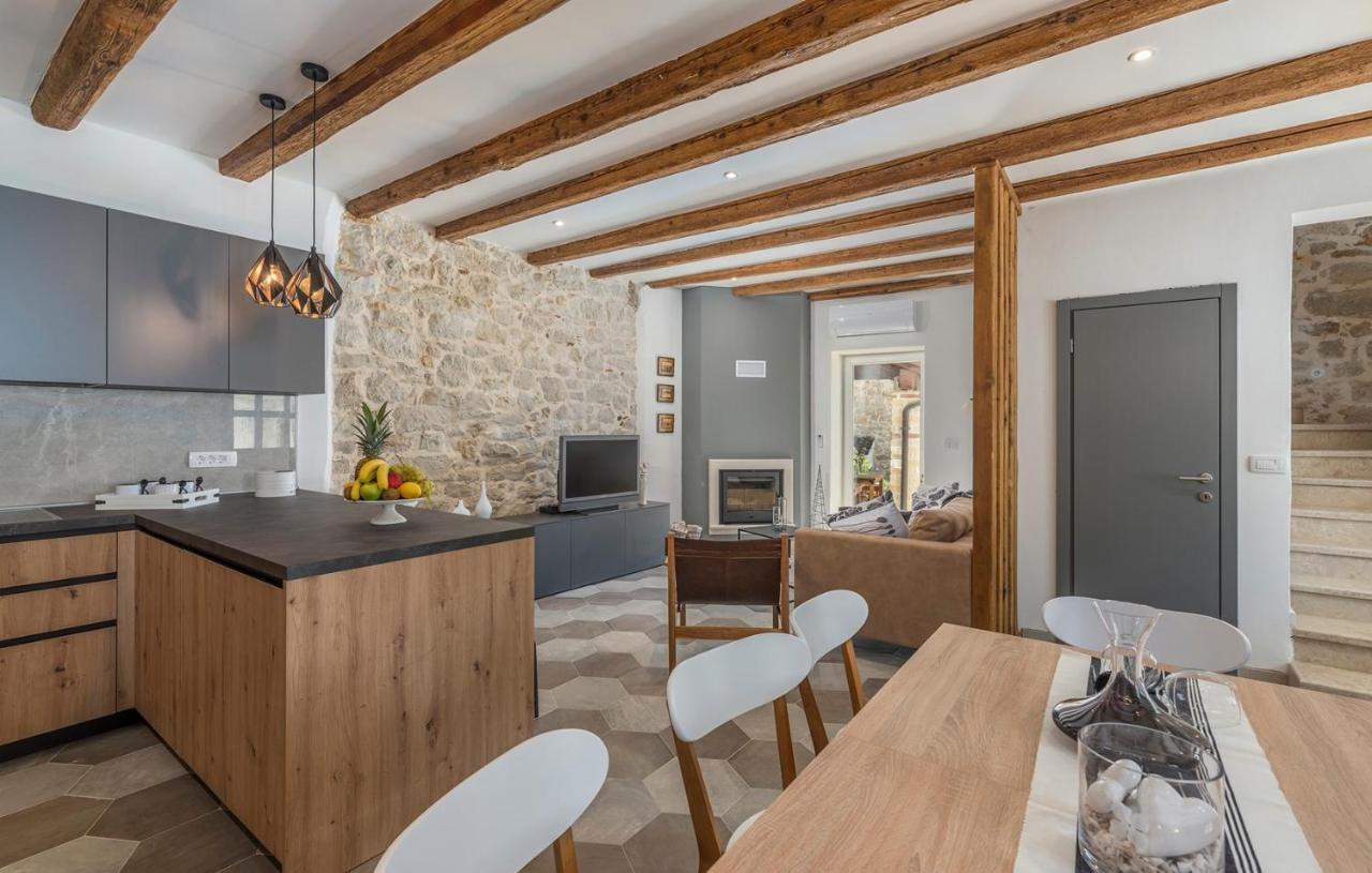 Beautiful Stone House - Villa Parentium With Private Pool Dracevac Bagian luar foto