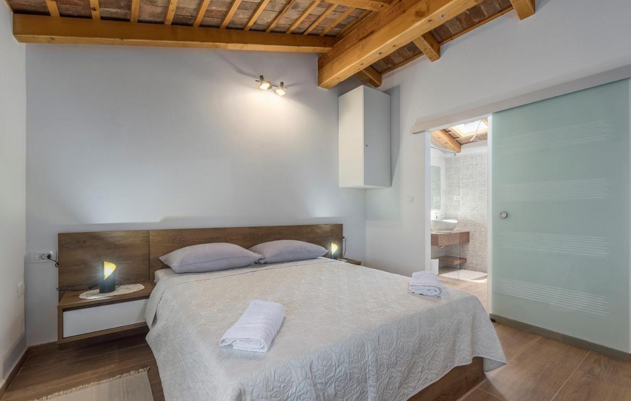Beautiful Stone House - Villa Parentium With Private Pool Dracevac Bagian luar foto