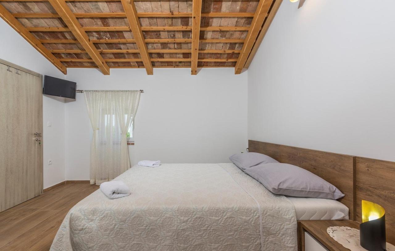 Beautiful Stone House - Villa Parentium With Private Pool Dracevac Bagian luar foto